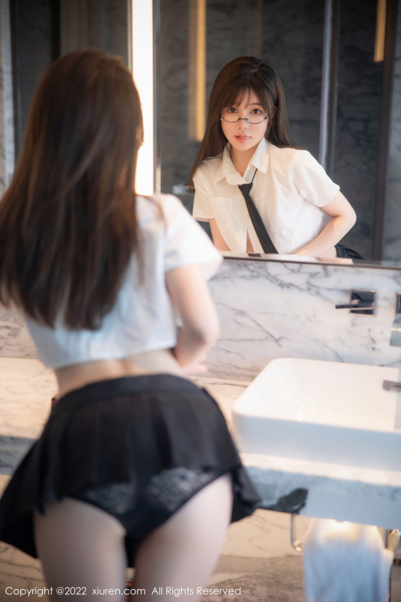 秀人网美女模特婠婠么学妹JK制服搭配长袜系列性感写真