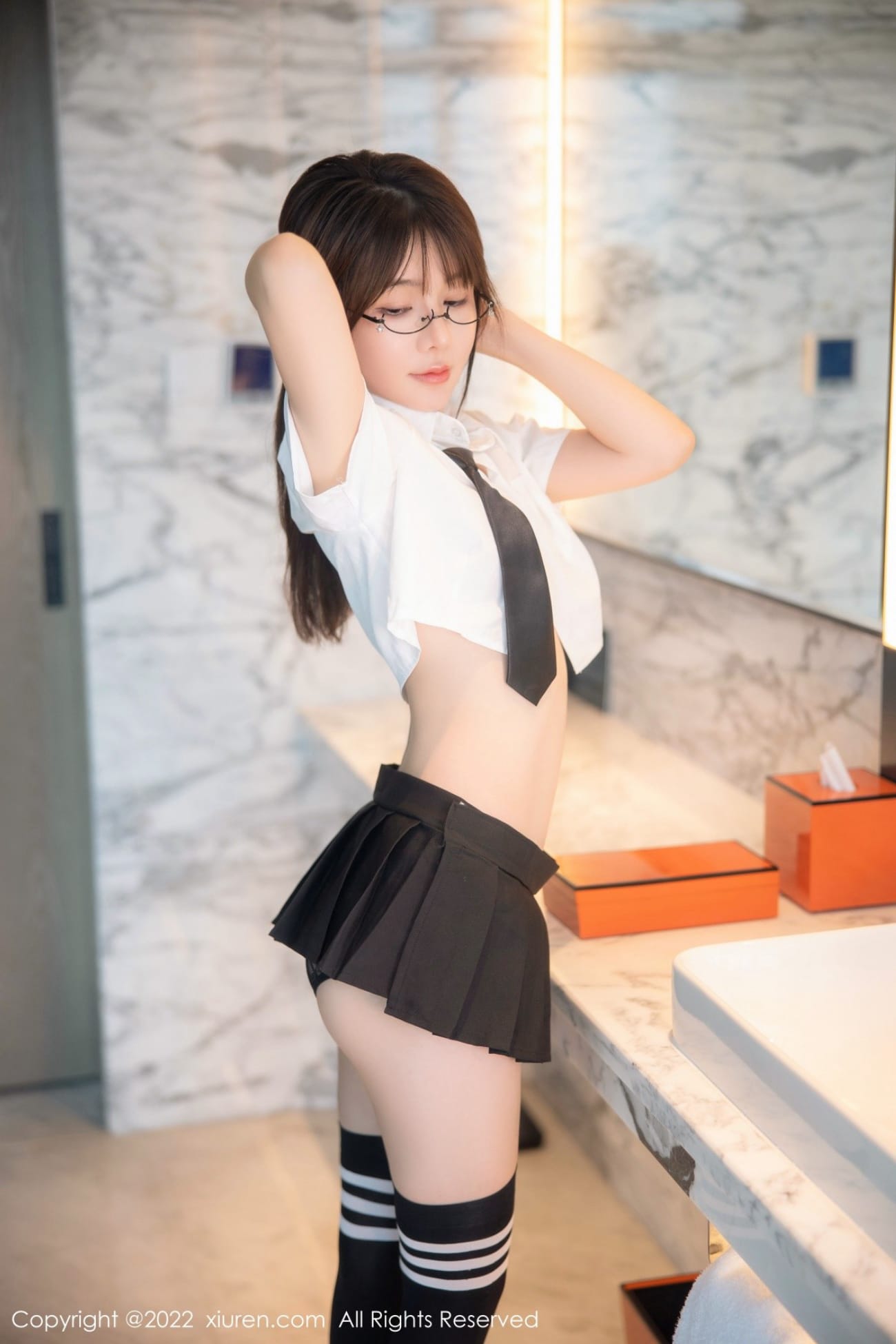 秀人网美女模特婠婠么学妹JK制服搭配长袜系列性感写真