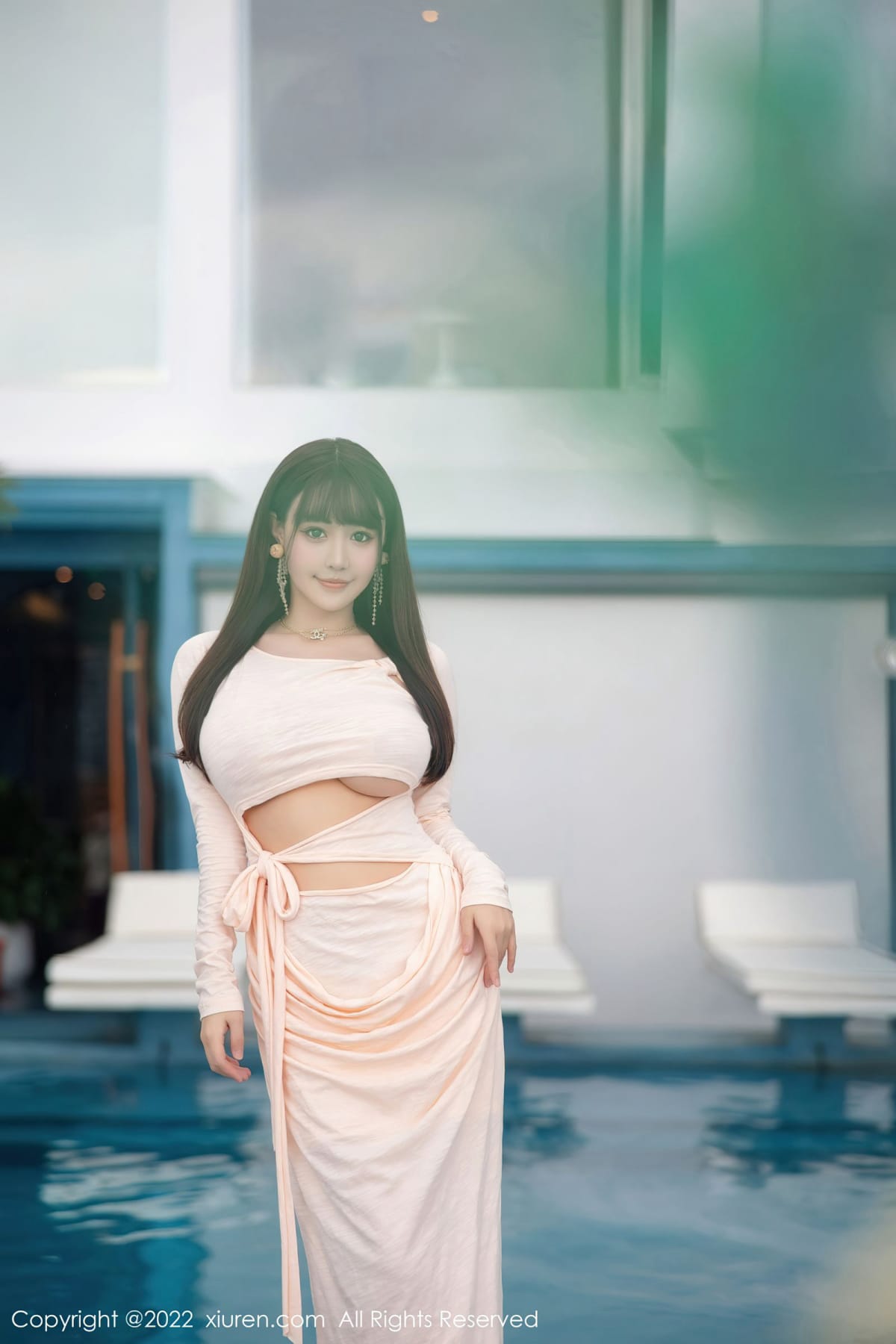 秀人网性感女神Flower朱可儿镂空连衣长裙原色丝袜大理旅拍