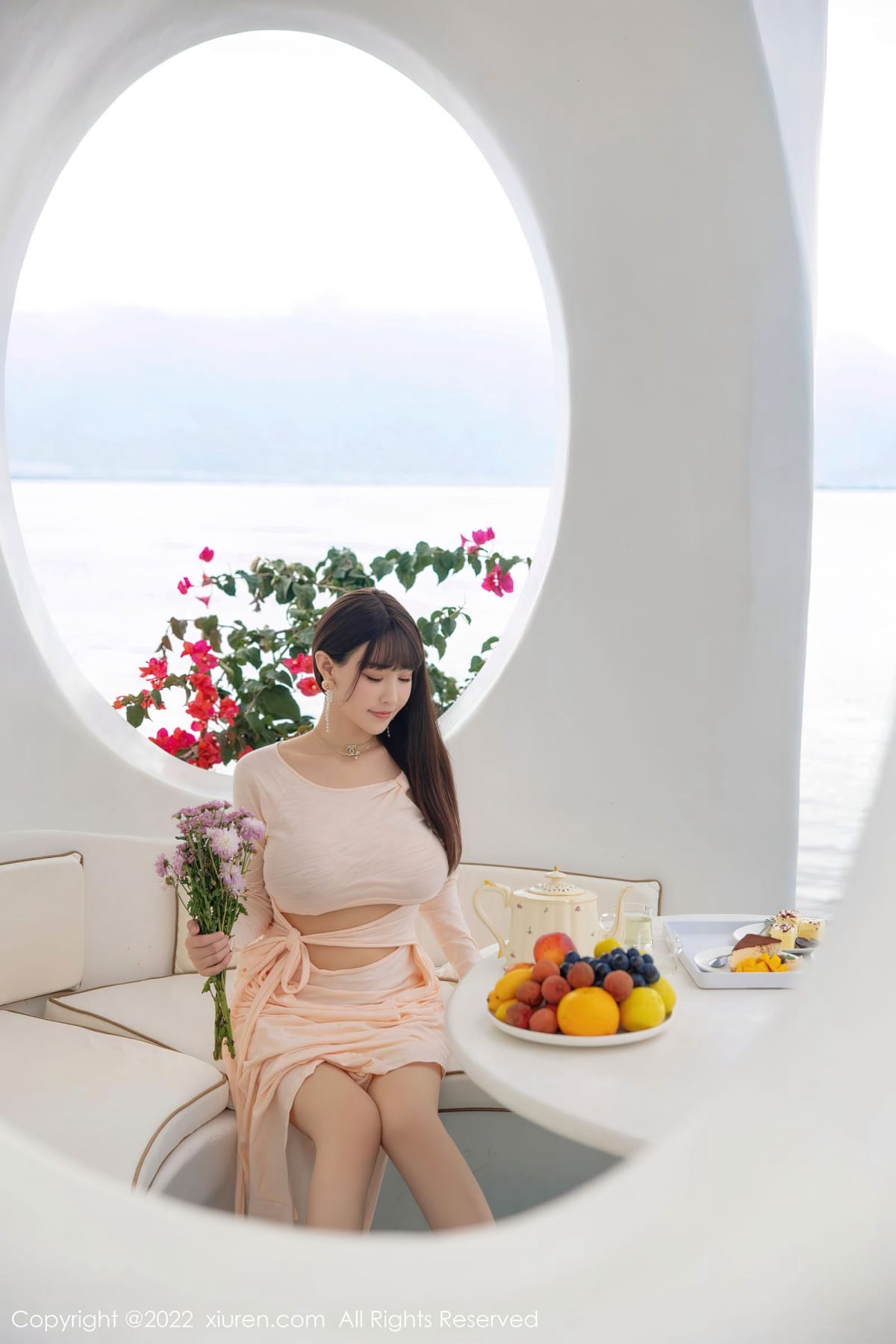 秀人网性感女神Flower朱可儿镂空连衣长裙原色丝袜大理旅拍