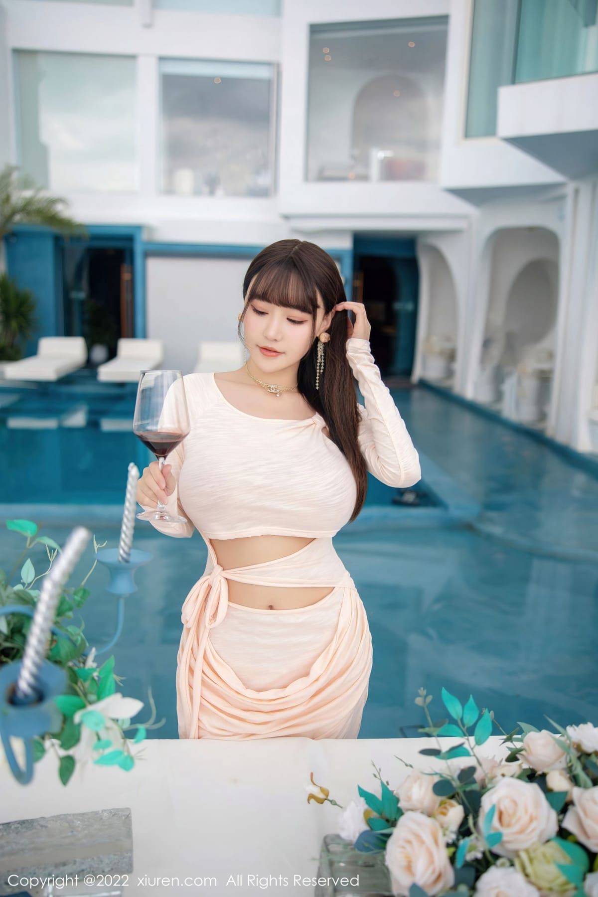 秀人网性感女神Flower朱可儿镂空连衣长裙原色丝袜大理旅拍