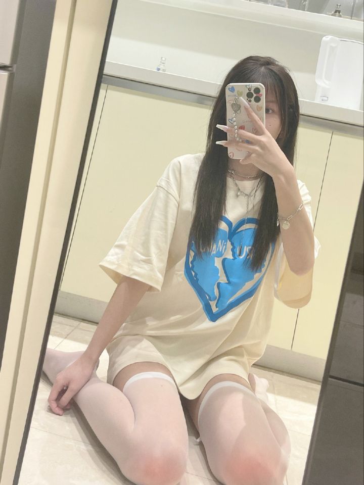 过膝白丝长发美腿超好看小姐姐