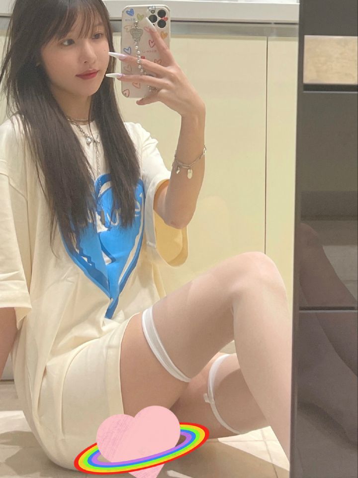 过膝白丝长发美腿超好看小姐姐