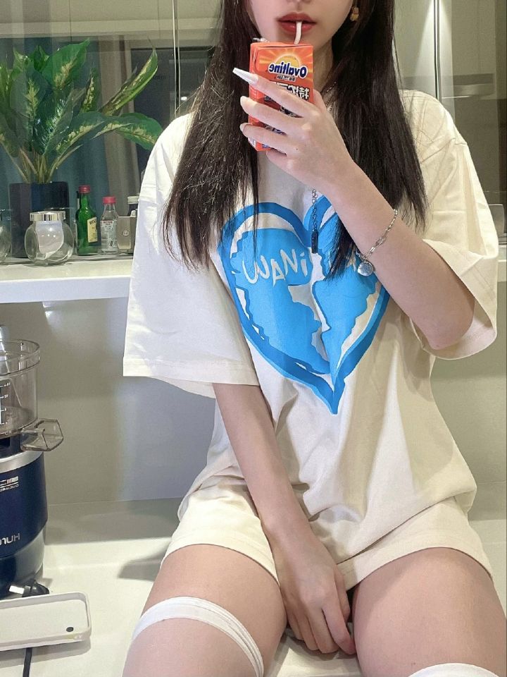 过膝白丝长发美腿超好看小姐姐