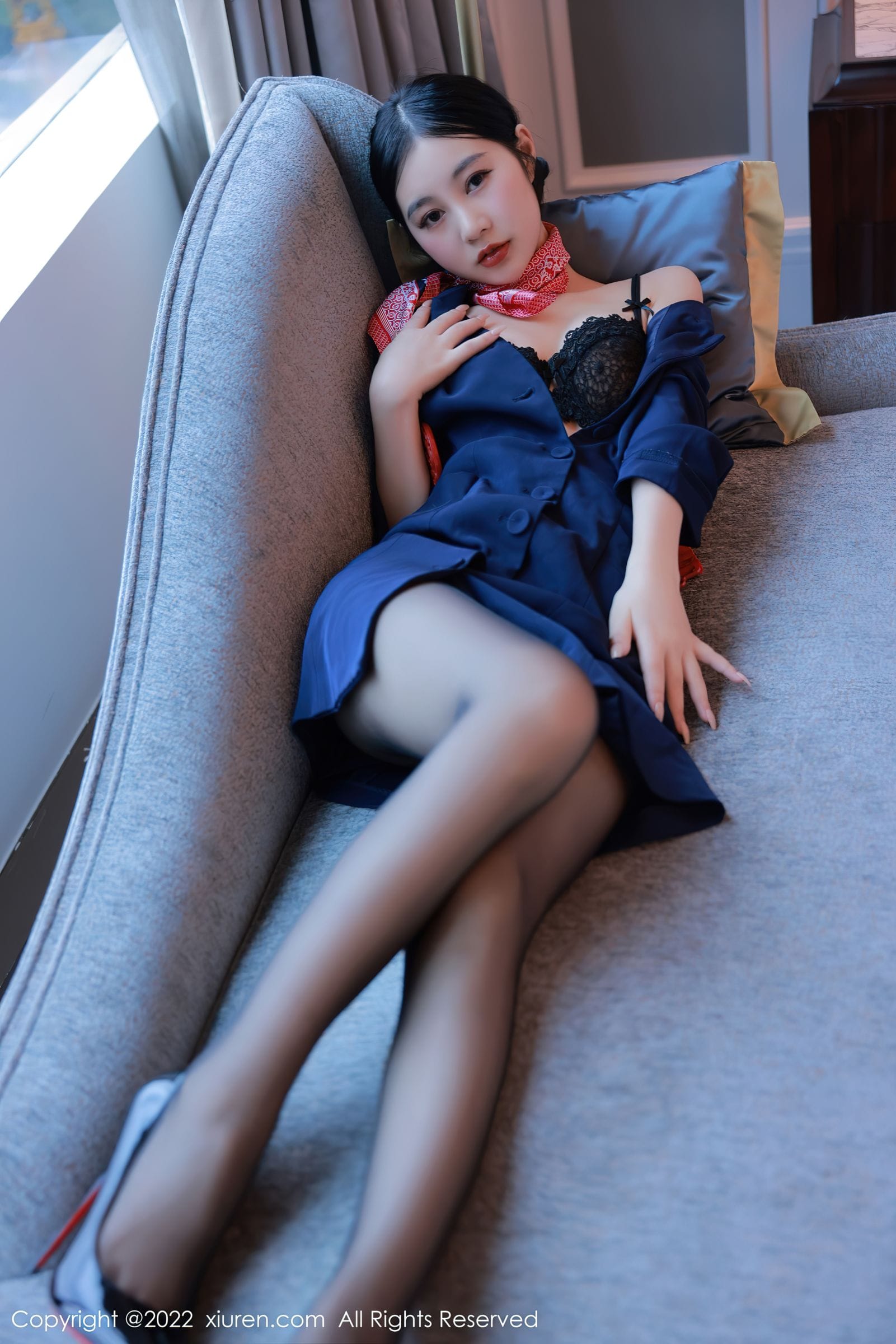 秀人网美女模特谢晚晚深蓝色空姐制服黑丝系列澳门旅拍