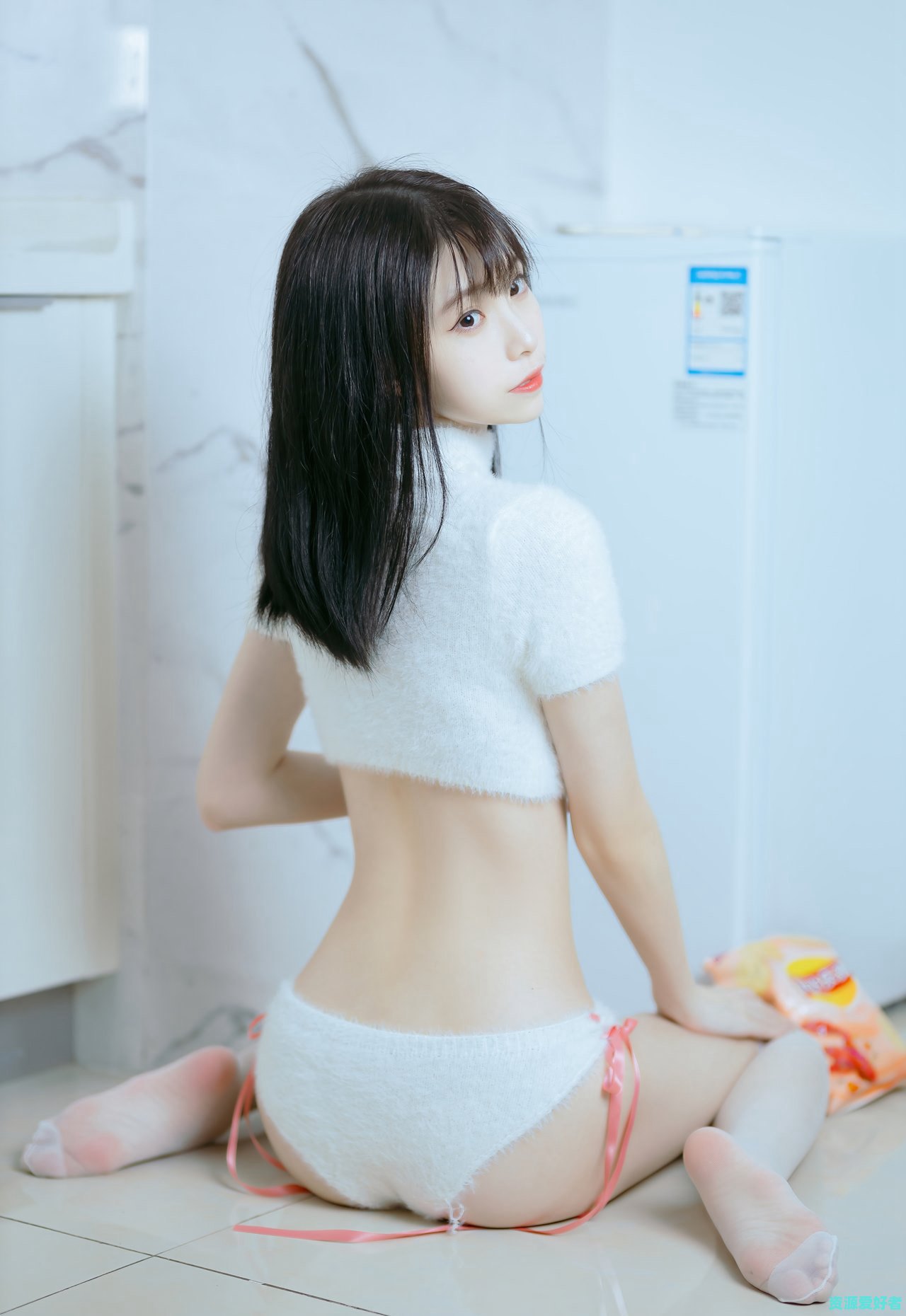 清纯白色丝袜动漫美女许岚露内内图大尺度超污_爱美女