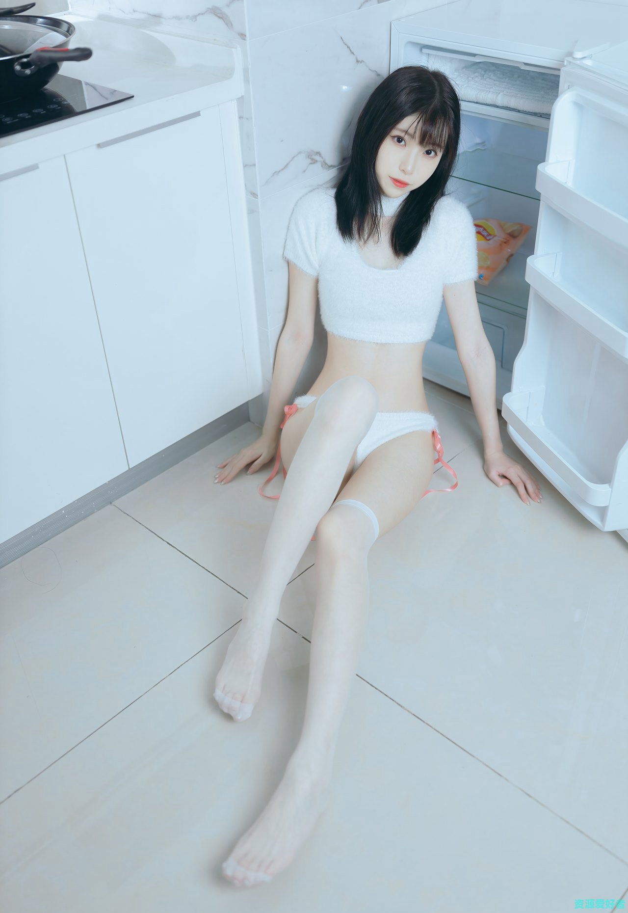 清纯白色丝袜动漫美女许岚露内内图大尺度超污_爱美女