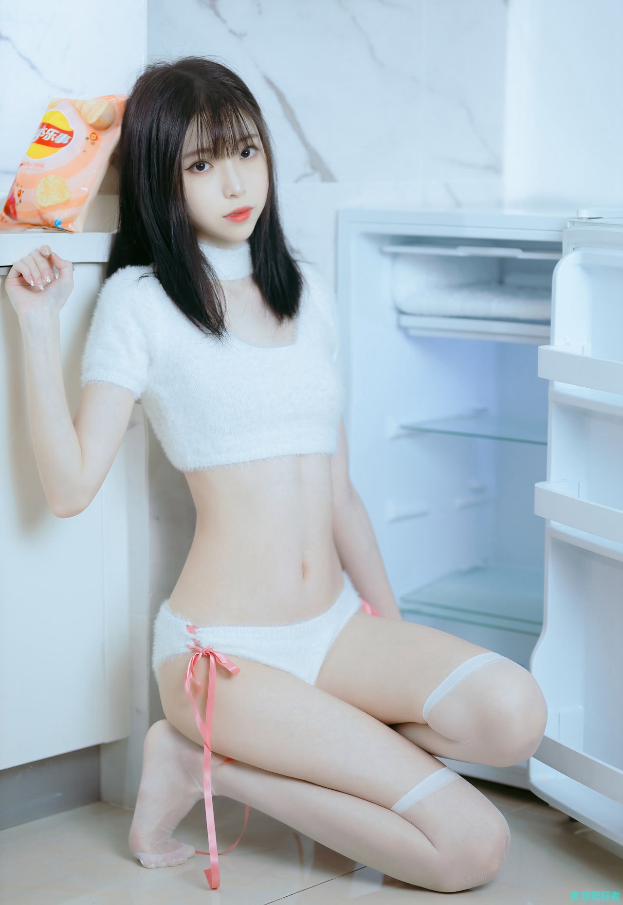 清纯白色丝袜动漫美女许岚露内内图大尺度超污_爱美女