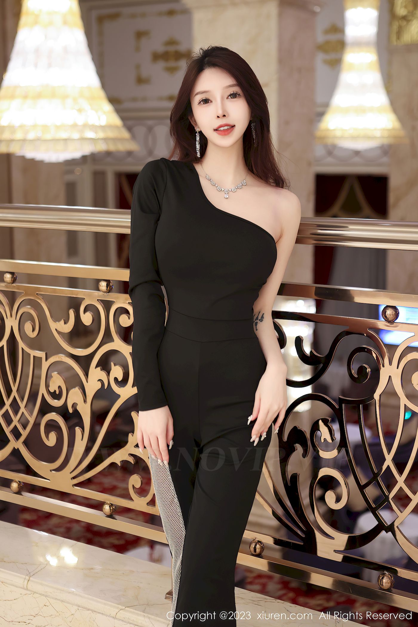 秀人网美女模特玉兔miki黑色简约服饰魅惑黑丝性感写真