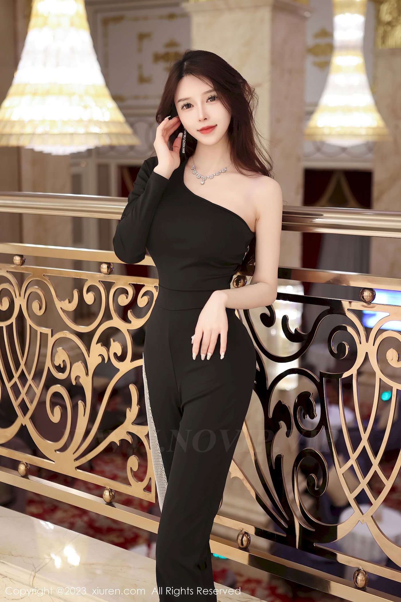 秀人网美女模特玉兔miki黑色简约服饰魅惑黑丝性感写真