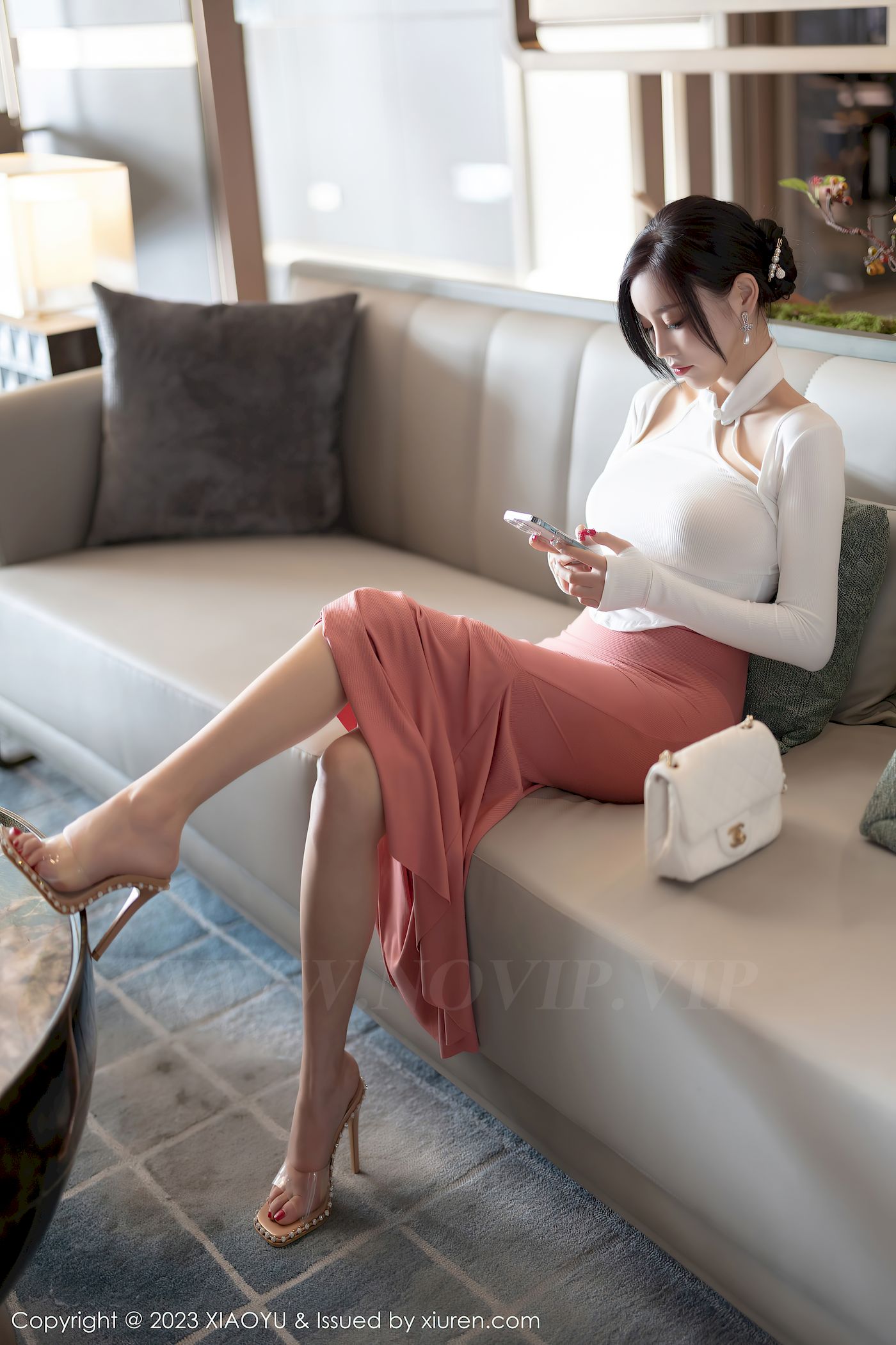 语画界性感女神杨晨晨Yome白色上衣淡红色长裙私房写真