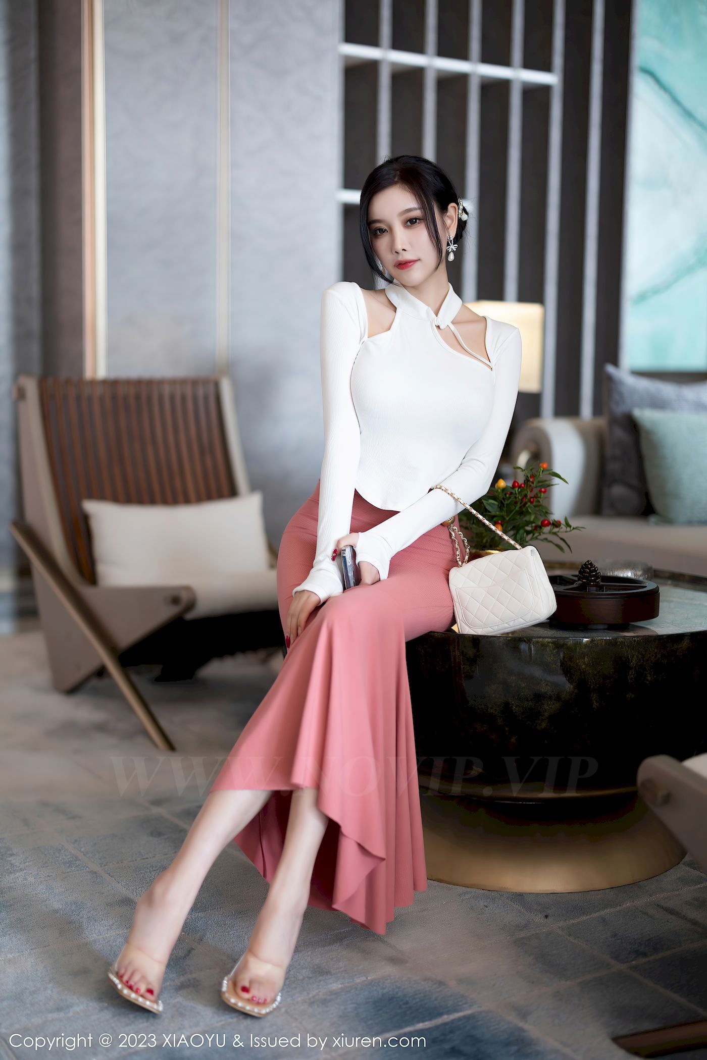 语画界性感女神杨晨晨Yome白色上衣淡红色长裙私房写真