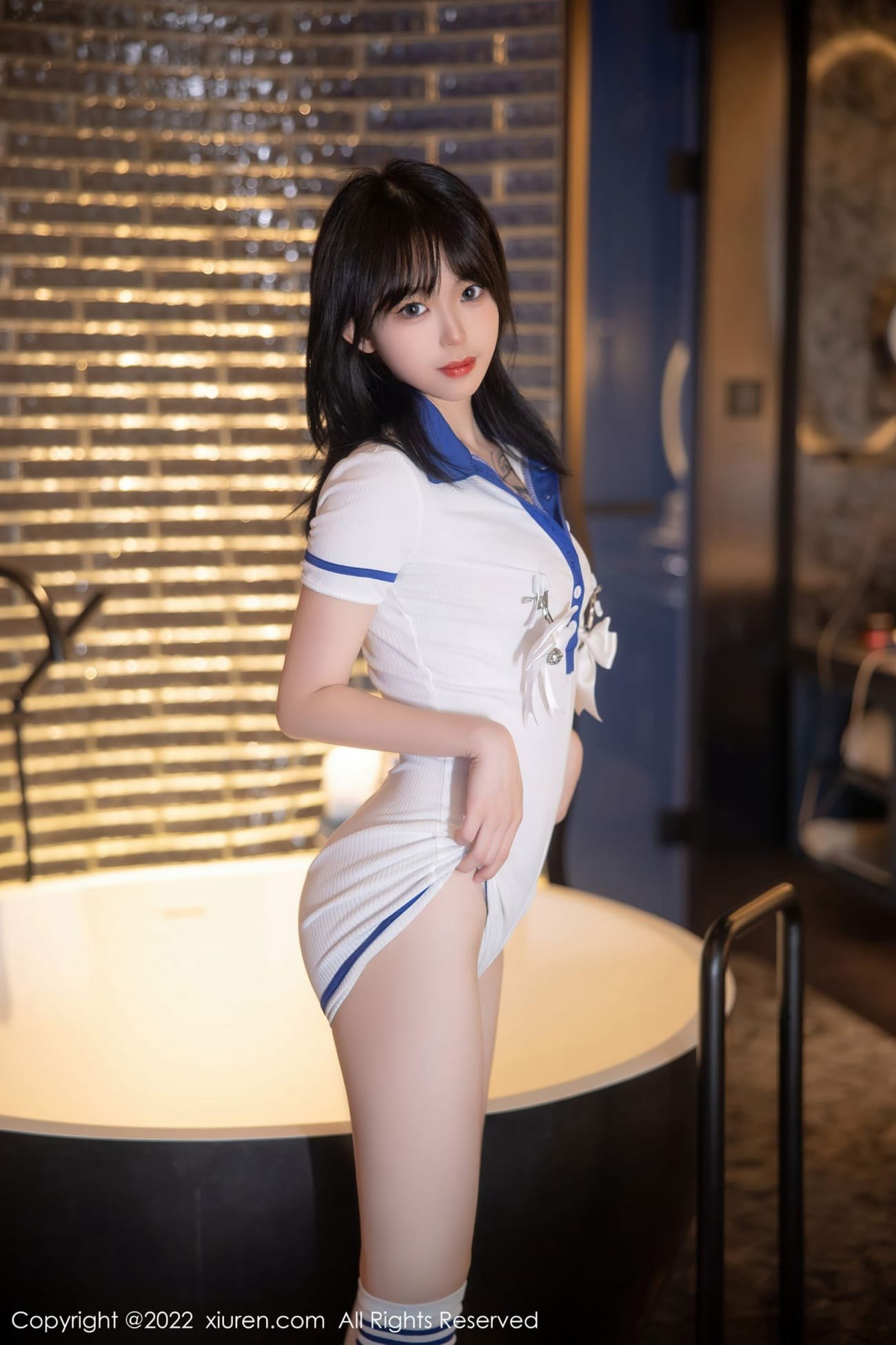 秀人网美女模特小奶瓶呜呜白色水手服饰搭配白色长袜写真