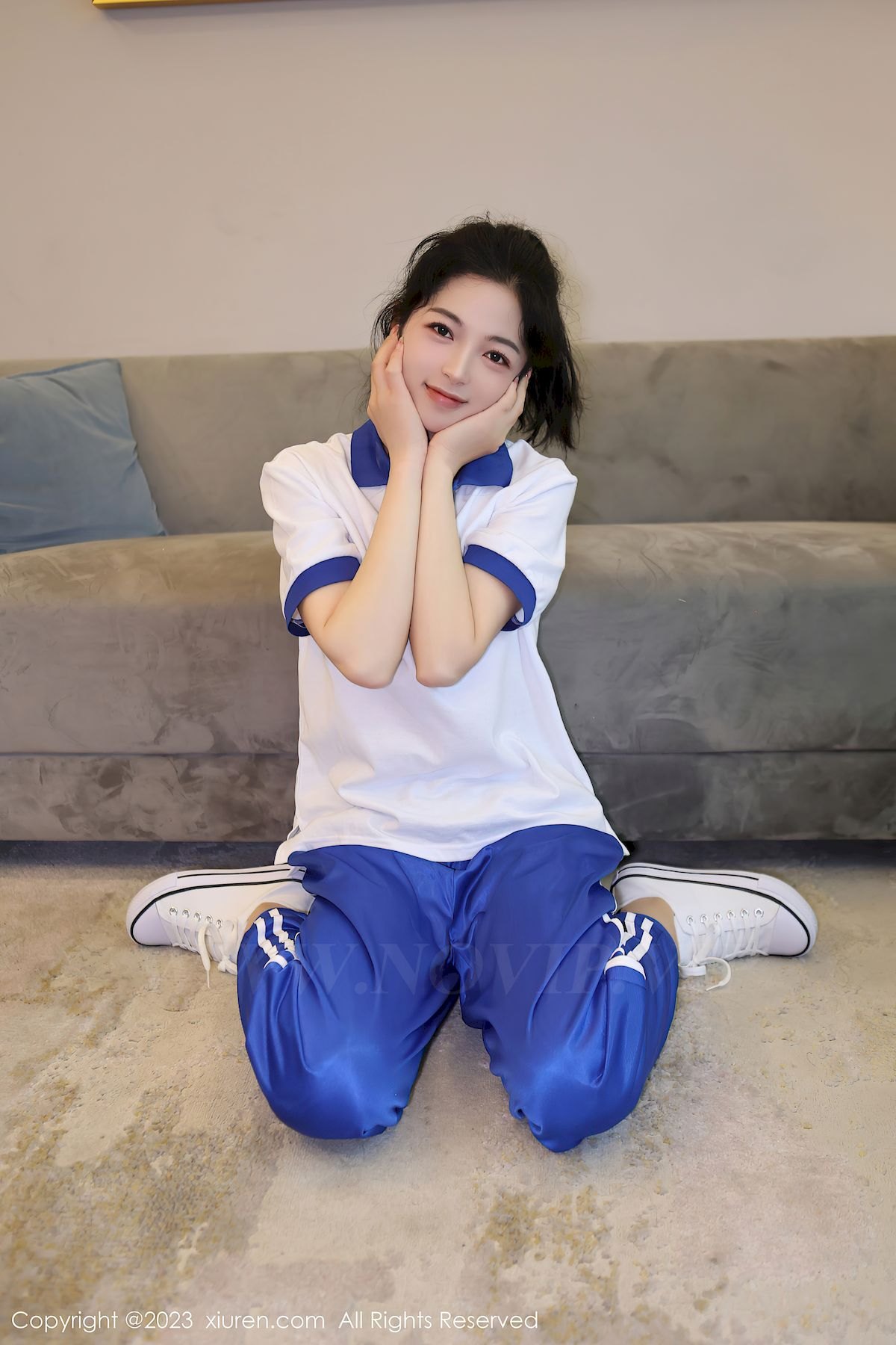 秀人网新人模特茜茜Kimi清纯学妹装扮苗条动人性感写真