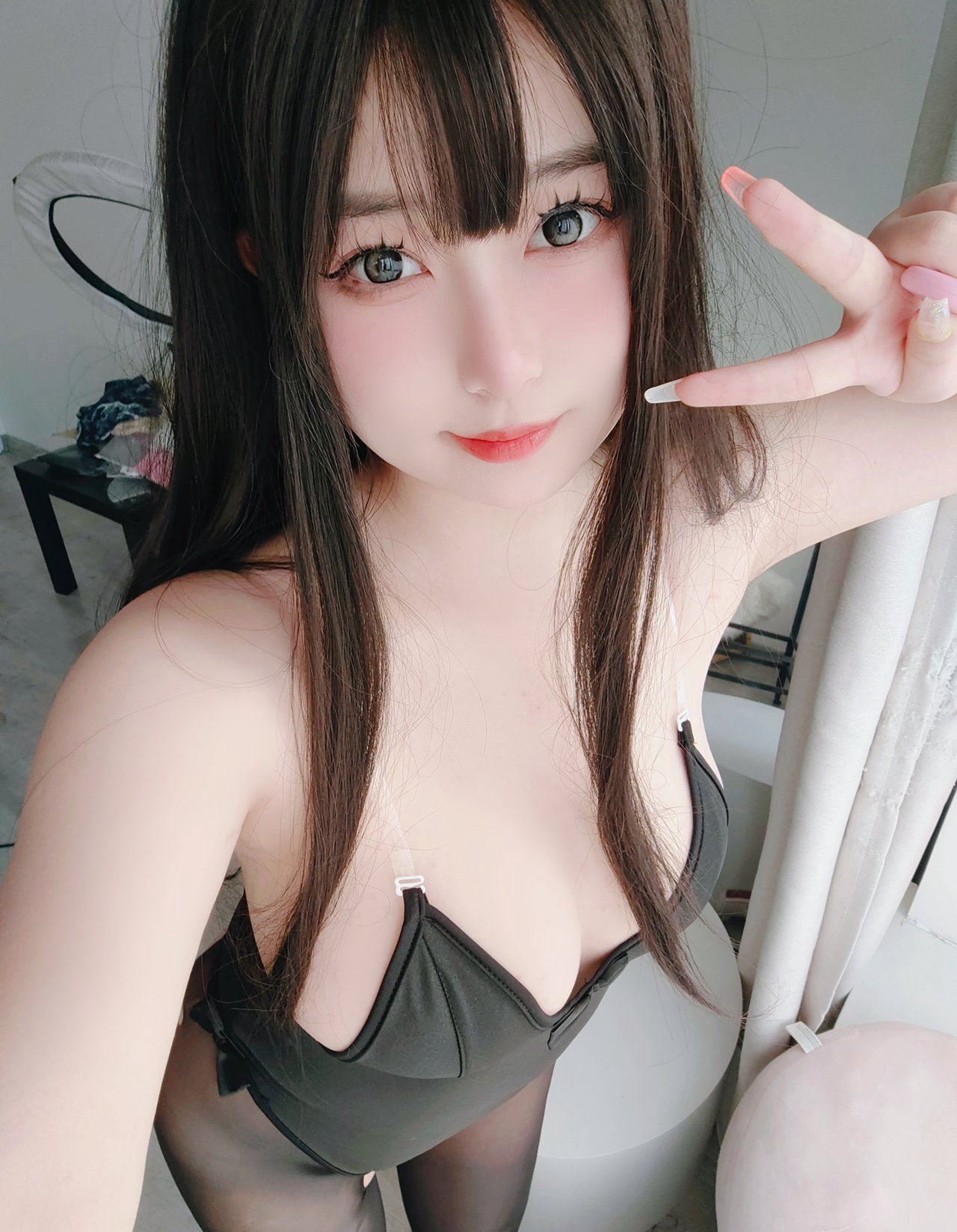 极品黑丝无内COSPLAY美女丰满高翘臀丁字裤情趣写真_爱美女
