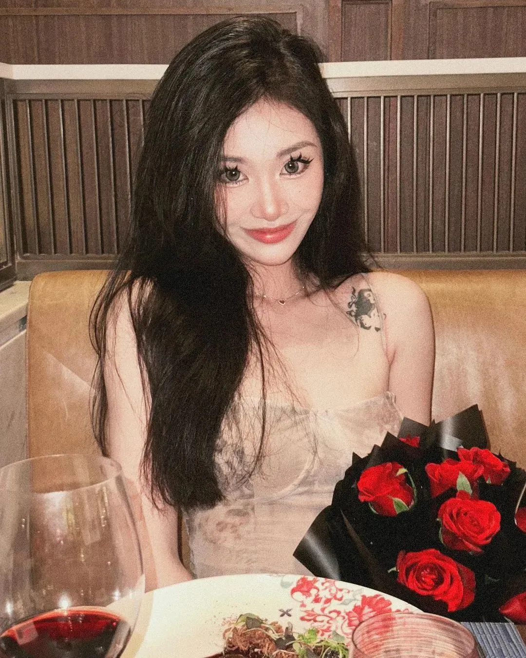 国产网红Audreyz,钟爱黑丝御姐风(附生活照写真图片) | 黑料正能量