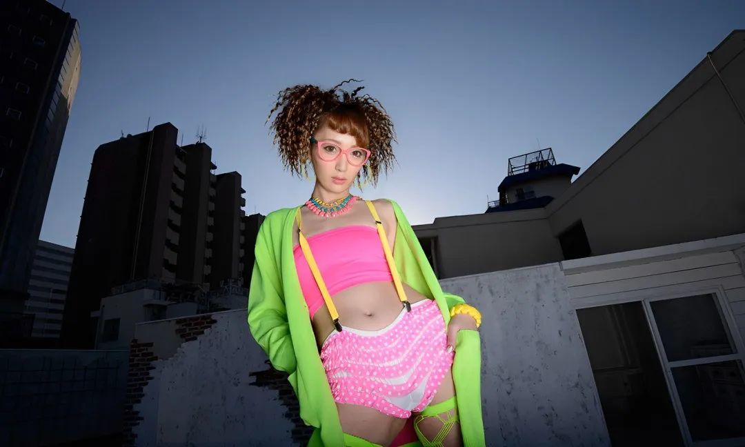 车牌番号小编作品:冬月枫,性感大长腿的赛车女郎! | 黑料正能量