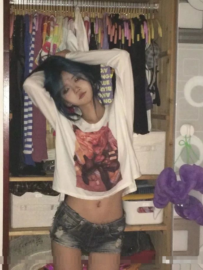 井川里予穿内裤拍色照被指低俗擦边,引起激烈讨论 | 黑料正能量