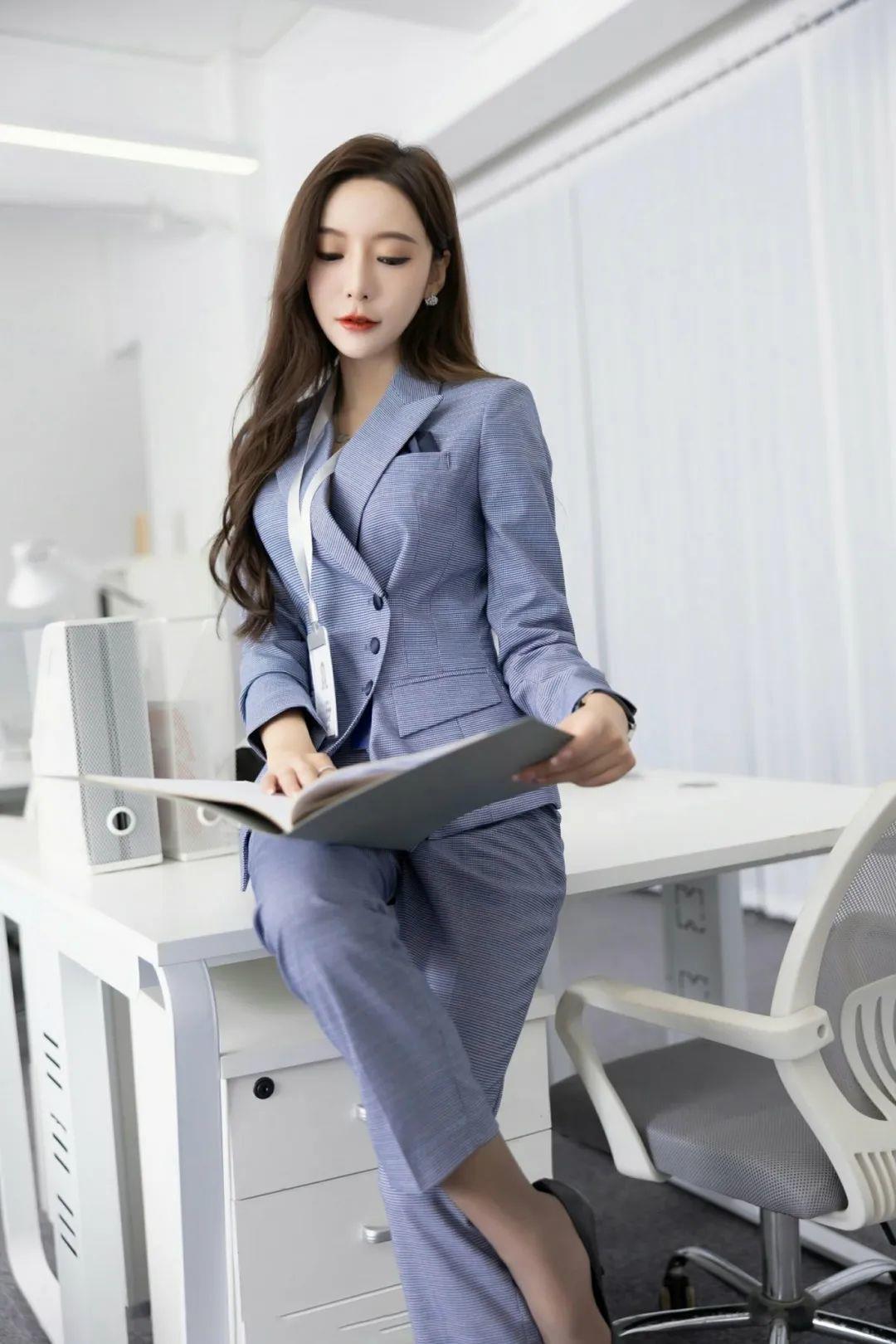 王馨瑶写真作品——温柔主管 摄影评测赏析 | 黑料正能量