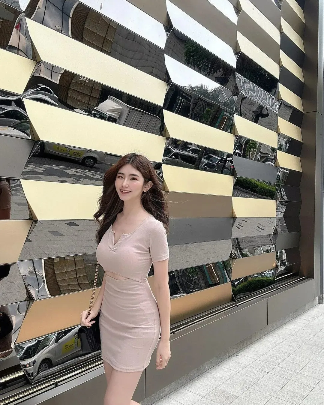 马来网红蔡昀希,纤细腰身,傲人曲线,才貌双全,热爱运动 | 黑料正能量