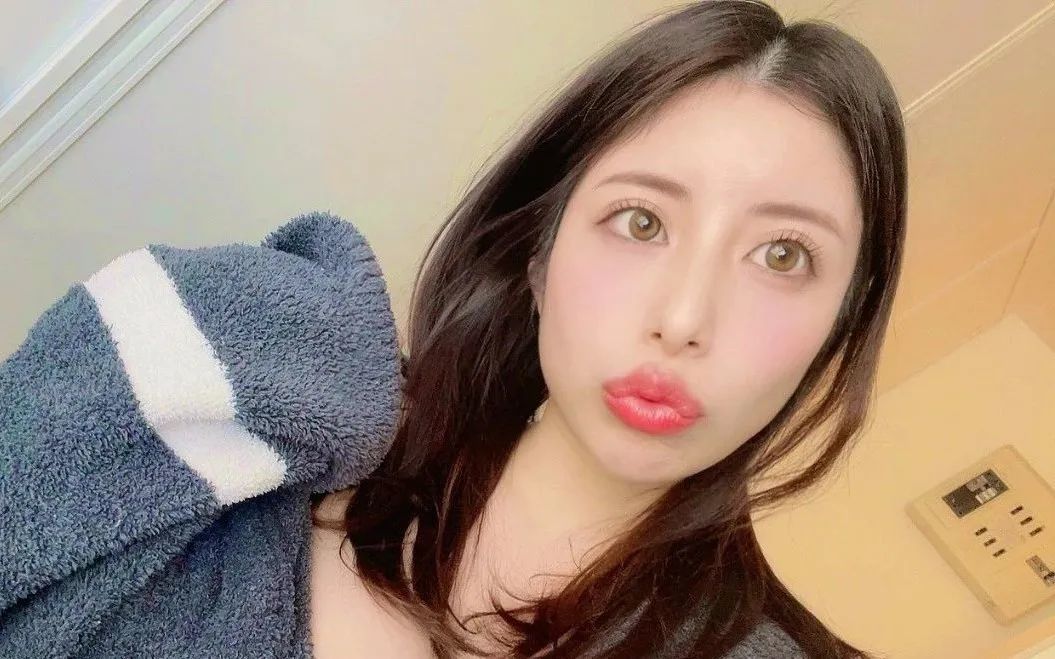 火辣御姐「永野司」,大E身材,身体是M内心是S,最爱每天清凉晃荡! | 黑料正能量