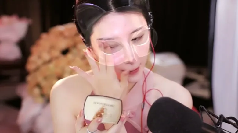 斗鱼舞蹈区女主播漫天要价!青台直播视频原味丝袜100个? | 黑料正能量