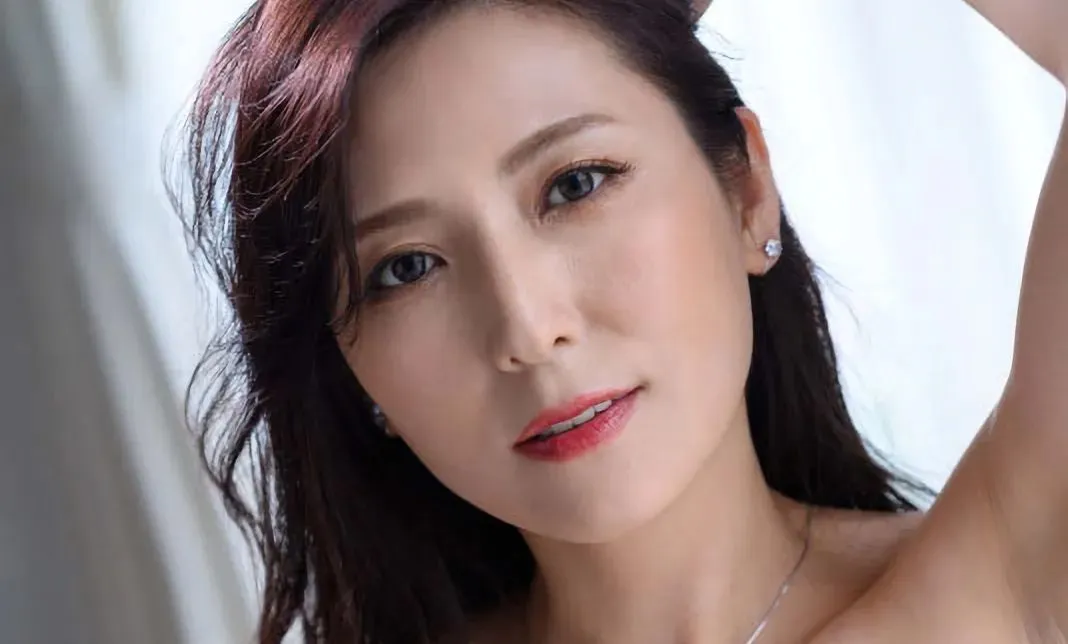 时隔8年,2023年情人节!椎名由奈 madonna复活! | 黑料正能量