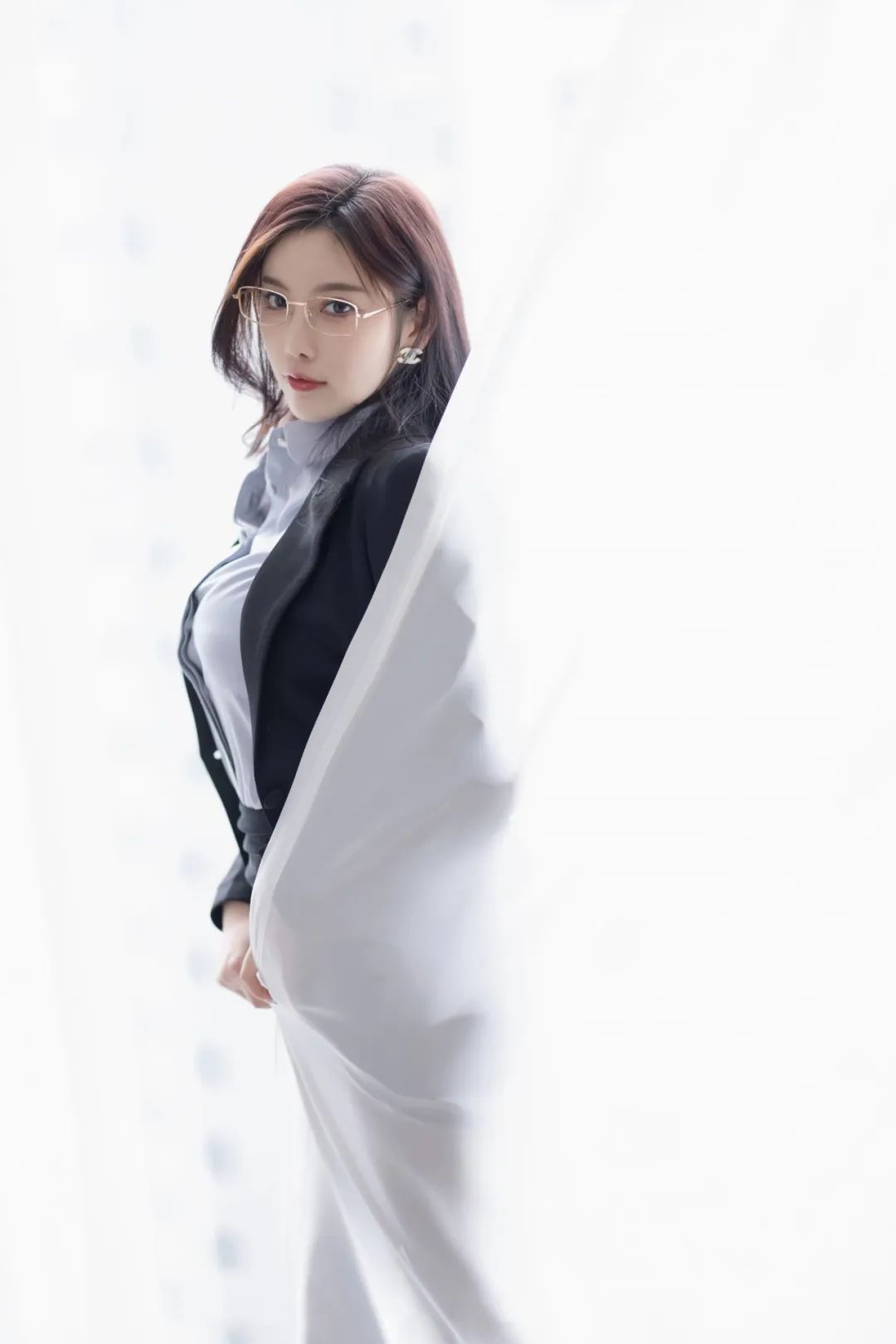 杨晨晨写真作品——专业女秘书 摄影评测赏析 | 黑料正能量