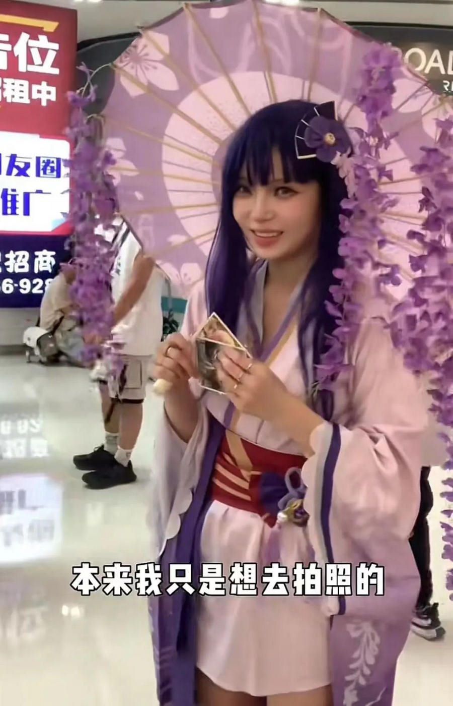 网红漫展cos打卡被集邮,却称自己不认识该人物?引发网友热议! | 黑料正能量