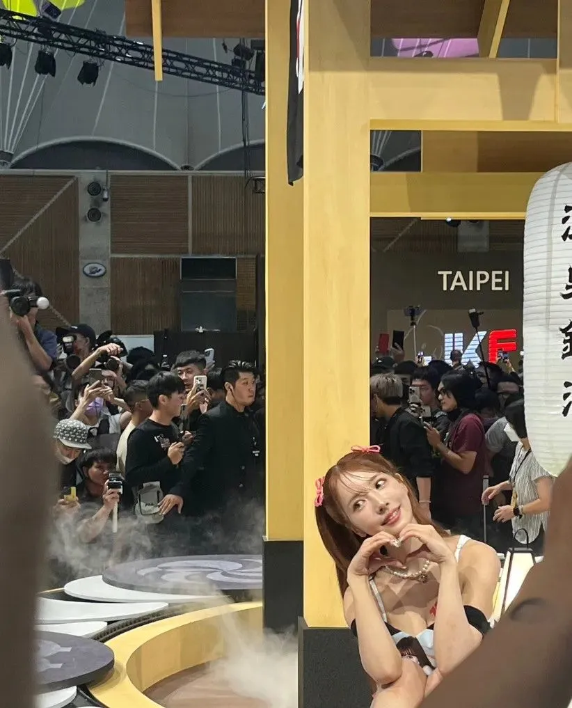 三上悠亚台北成人展晒照,现场多图流出! | 黑料正能量