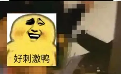 吃瓜|疑似某知名男主播C粉正嗨,突然发现头顶偷拍摄像头!慌忙结束“战斗”! | 黑料正能量