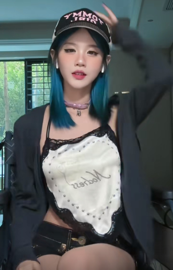 “井川里予”近照被指低俗,网友:“穿衣自由”不是擦边开脱工具 | 黑料正能量