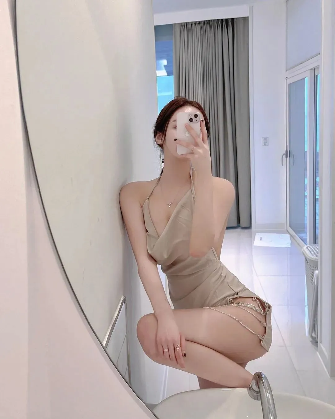 韩国网红1loo4,曲线玲珑,完美大长腿,大胆秀身材 | 黑料正能量