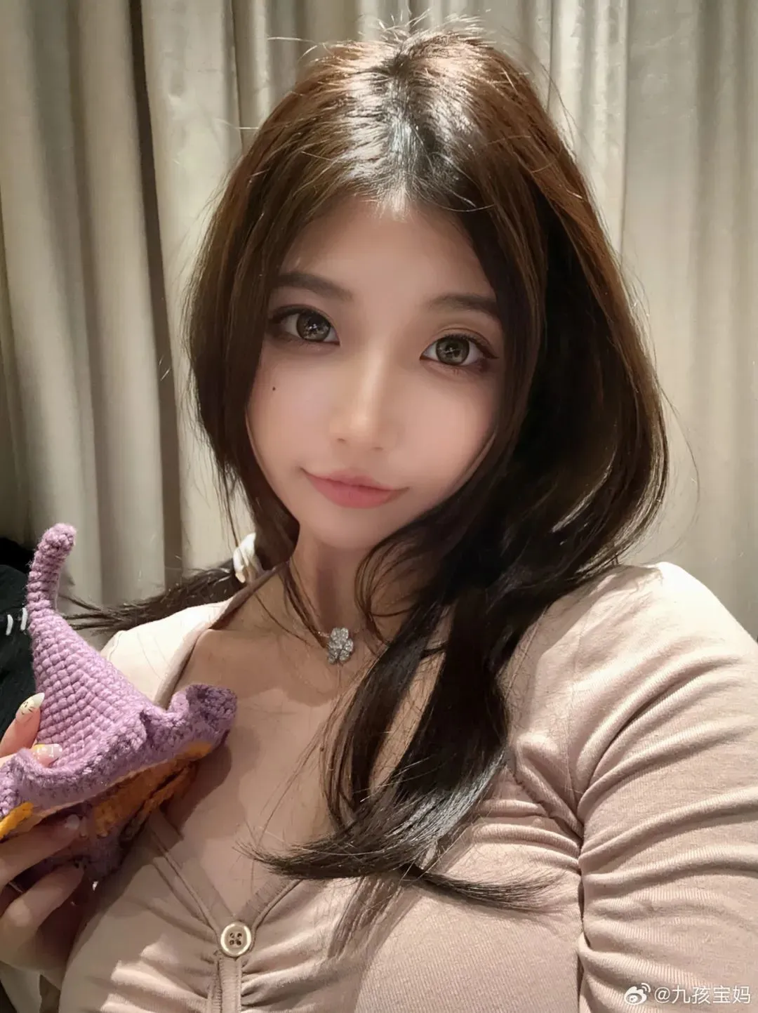 陈妮妮UNI的疯狂美照:马尾仙女的奇幻冒险 | 黑料正能量