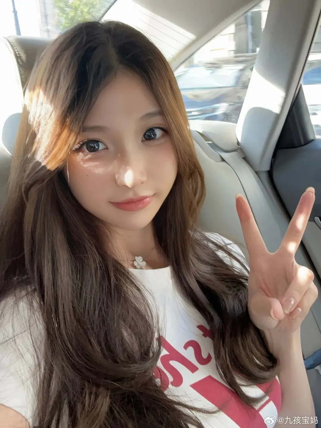 陈妮妮UNI的疯狂美照:马尾仙女的奇幻冒险 | 黑料正能量