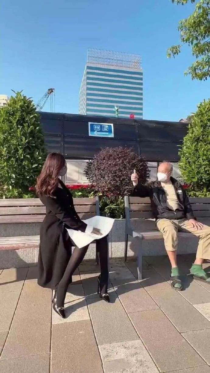 就是阿朱啊户外写真作品——少女和老人 摄影评测赏析 | 黑料正能量