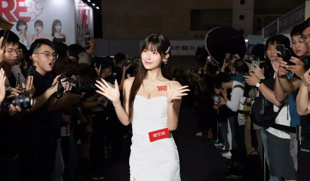 三上悠亚台北成人展晒照,现场多图流出! | 黑料正能量