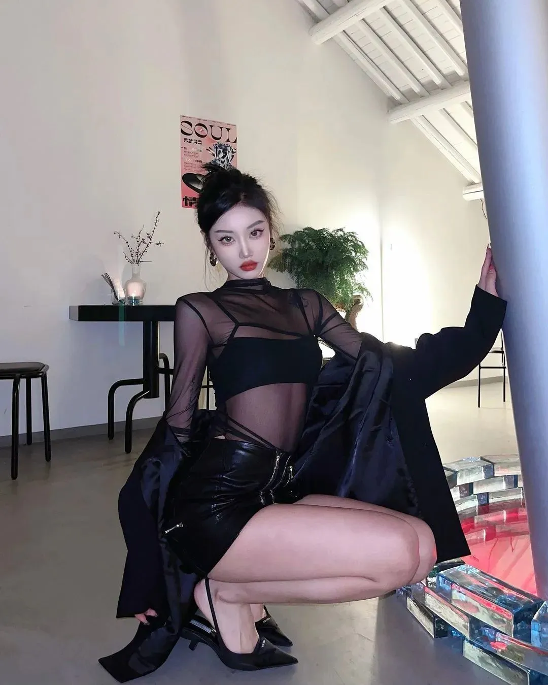 国产网红Audreyz,钟爱黑丝御姐风(附生活照写真图片) | 黑料正能量