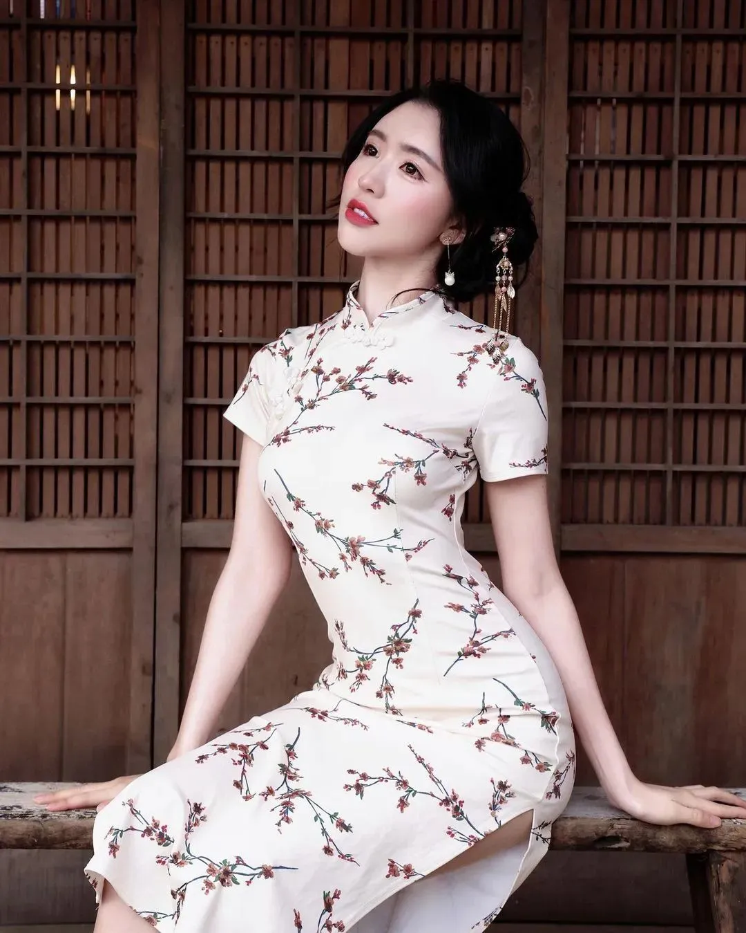 马来网红张安琪,白皙皮肤,饱满身材,才貌双全,火到中国 | 黑料正能量