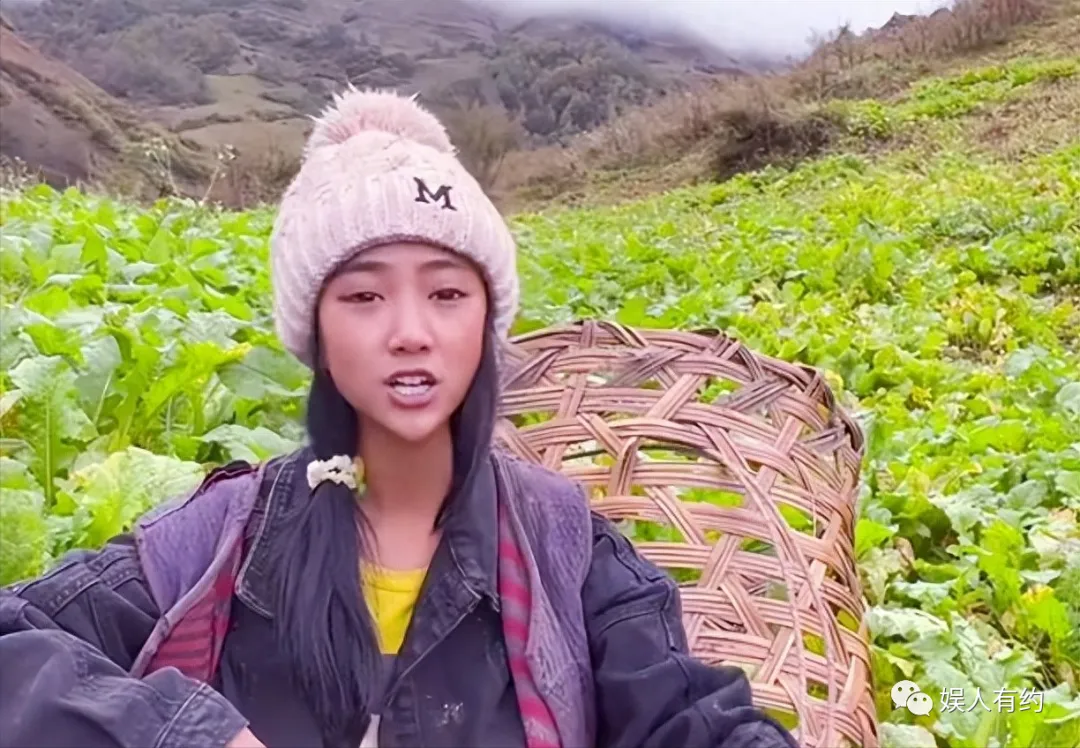 想不到吧!这就是大凉山的网红主播背着下山的木头,竟然是空心的 | 黑料正能量