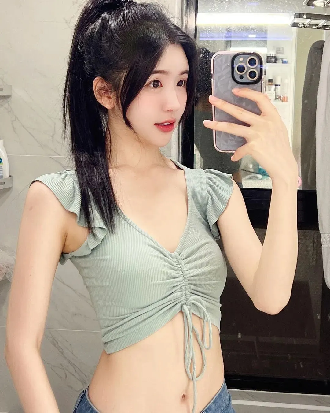 马来网红张安琪,白皙皮肤,饱满身材,才貌双全,火到中国 | 黑料正能量