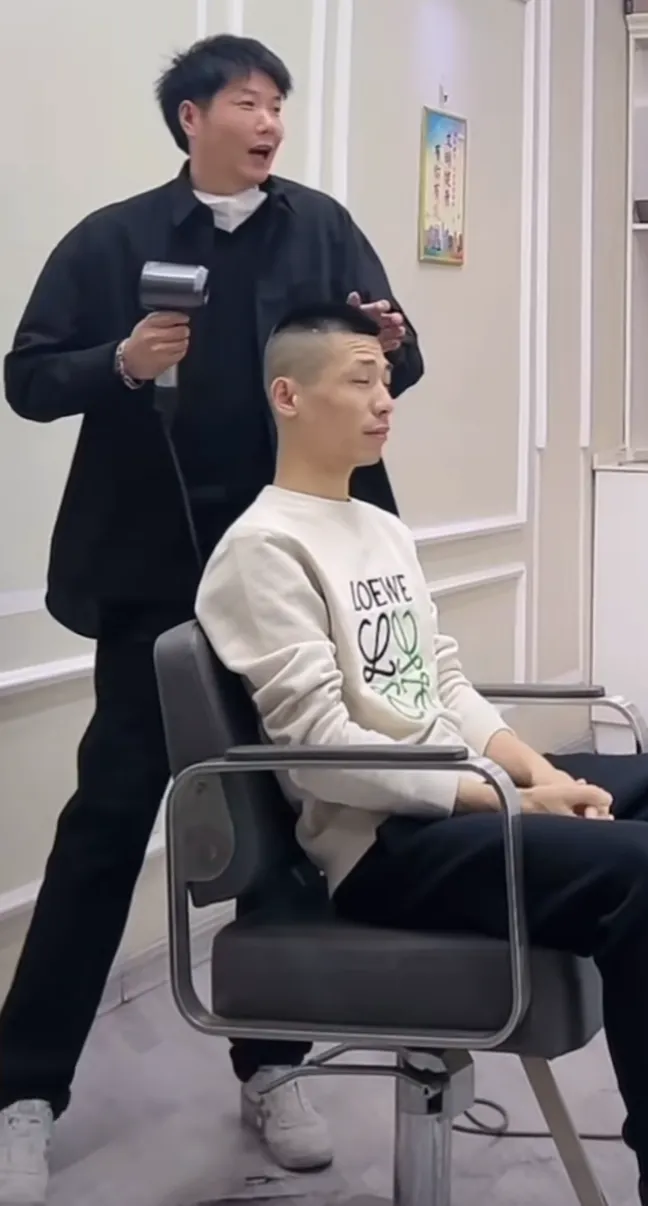 出镜女主播直播间,旭旭宝宝回应即将复播,网友:不直播为躲年度 | 黑料正能量