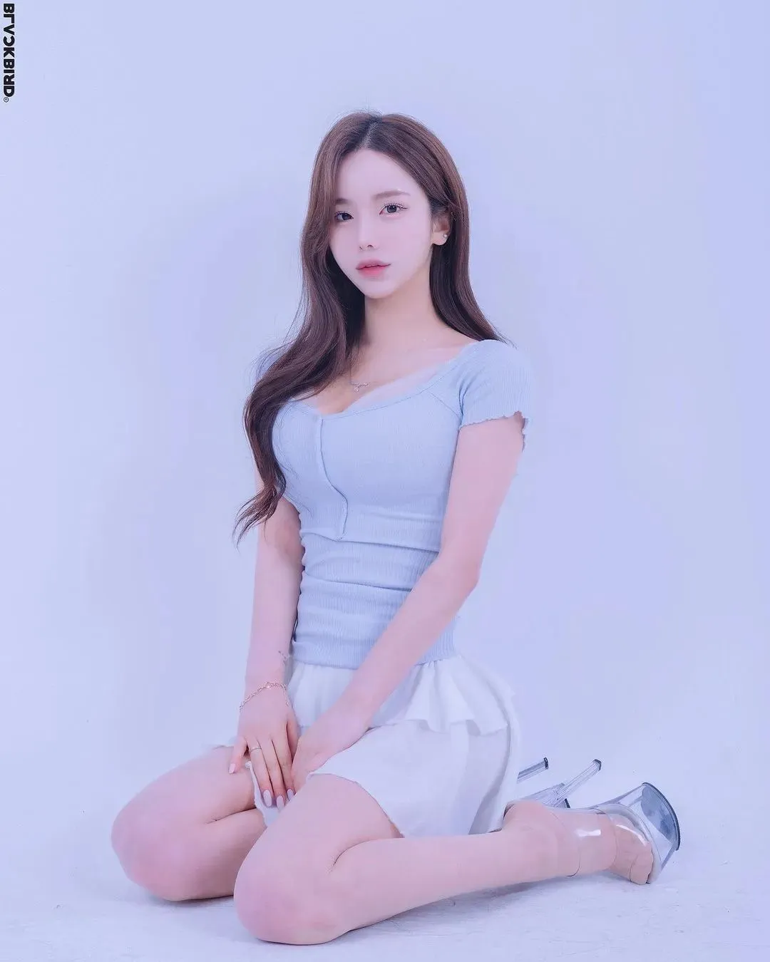 韩国网红1loo4,曲线玲珑,完美大长腿,大胆秀身材 | 黑料正能量