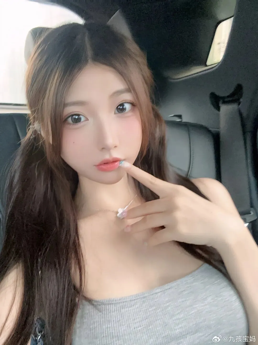 陈妮妮UNI的疯狂美照:马尾仙女的奇幻冒险 | 黑料正能量