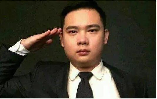 热点|合同明年到期!正式切割?抽象创始人竟贩卖“斗鱼敲钟纪念杯”,遭水友秒拍拿下! | 黑料正能量