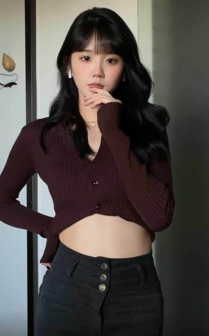 “井川里予”近照被指低俗,网友:“穿衣自由”不是擦边开脱工具 | 黑料正能量