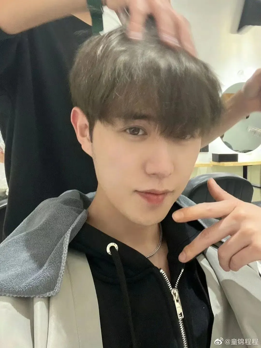 疯狂小杨哥有意签下童锦程?舞蹈一姐直言要破Faker童子功,引发网友热议! | 黑料正能量