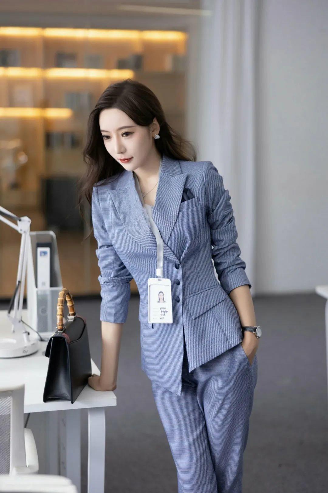 王馨瑶写真作品——温柔主管 摄影评测赏析 | 黑料正能量