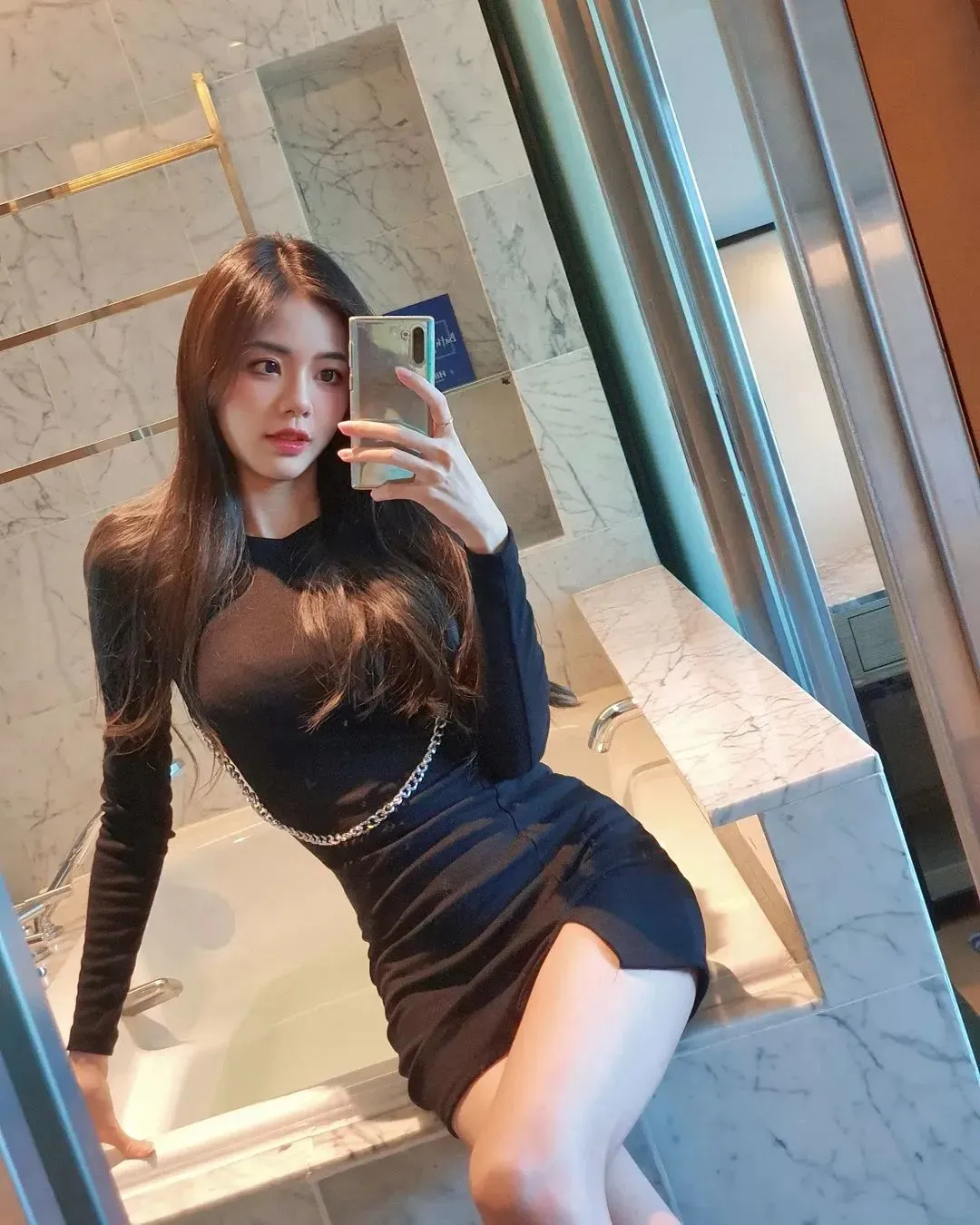 马来杨超越,身材饱满,能纯能欲,完美驾驭各种风格 | 黑料正能量