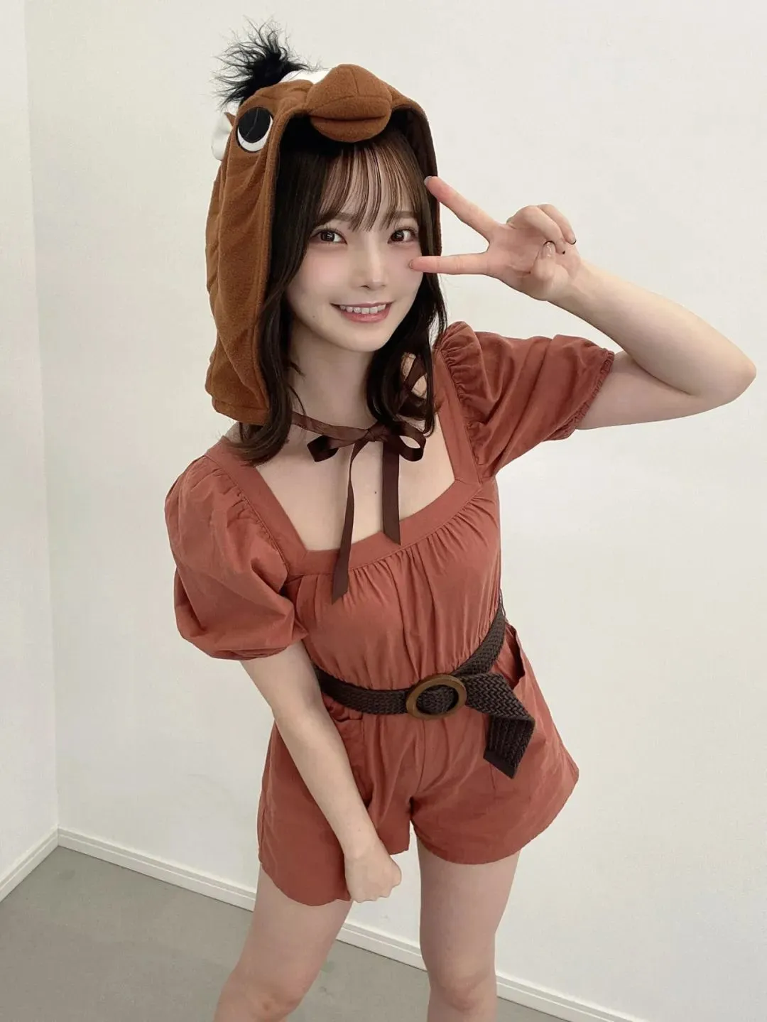 日本模特新谷姬加,白皙皮肤,甜美笑容,单身生活与猫作伴 | 黑料正能量